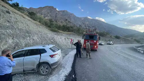 Hakkari yolunda kaza üç kişi hastanelik oldu