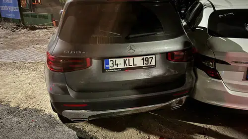 Ayvalık'ta direksiyon başında fenalaşan sürücü büstü devirdi