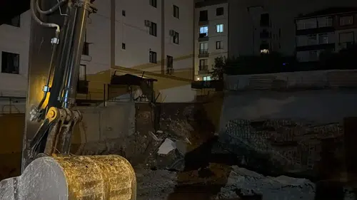 Çekmeköy'de korkutan çökme Bir bina tahliye edildi