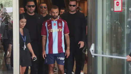 Mohamed Salah Trabzonspor için imzayı atıyor