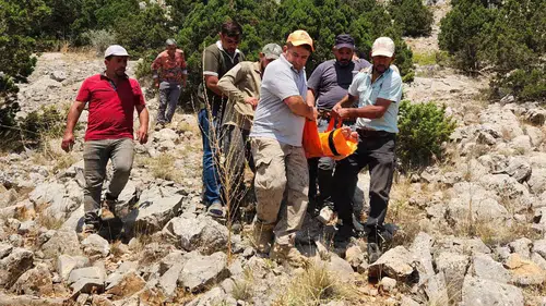 Karaman'da av sırasında kayalıklardan düşen avcı hastanelik oldu