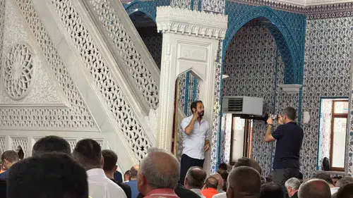Iğdır'da cuma hutbesi artık işitme engelliler için de anlatılıyor