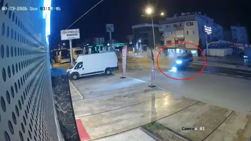 Gece yarısı direksiyon hakimiyetini kaybetti, otomobil takla attı