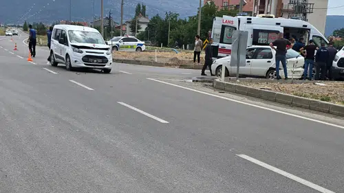 Isparta Şarkikaraağaç yolunda kaza 5 kişi hastaneye kaldırıldı
