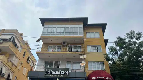 Alanya'da apartman balkonunda çıkan yangın korkuttu