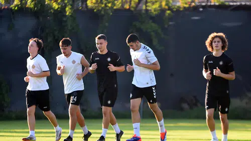 Altay'da yaprak dökümü sürüyor