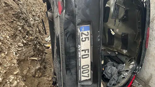 Erzurum'da yol çalışması faciaya dönüştü: 5 metrelik uçurumdan düşen araçta 3 can kaybı