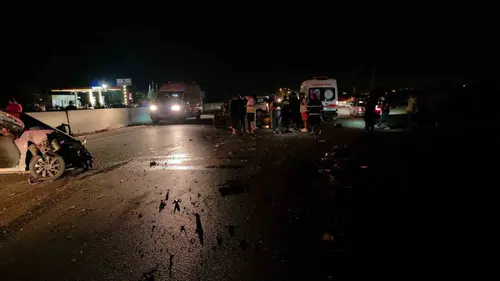 Hassa yolunda traktör ve otomobil çarpıştı