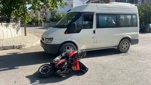 Karaman'da minibüs ve motosiklet kazası İki kişi yaralandı