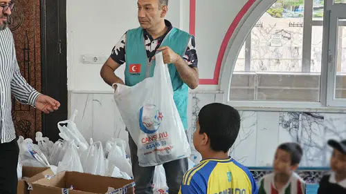Cizre'deki Kur'an kursunda 55 öğrenciye elbise ve ayakkabı
