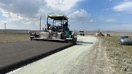 Kars köylerinde yollar betonla güçleniyor