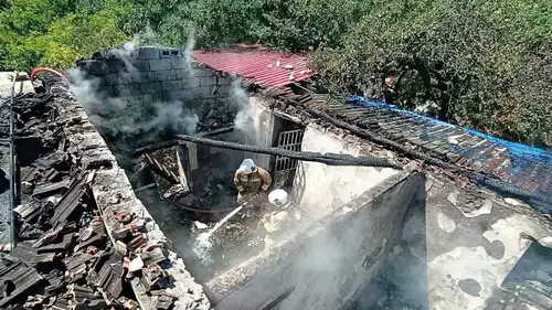 Hatay Yayladağı’nda bir ev küle döndü