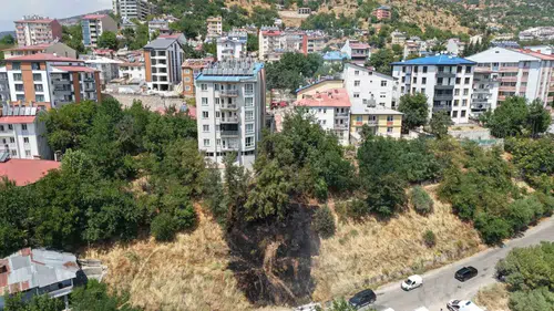 Tunceli'de çocukların oyun oynadığı alan alevlere teslim oldu