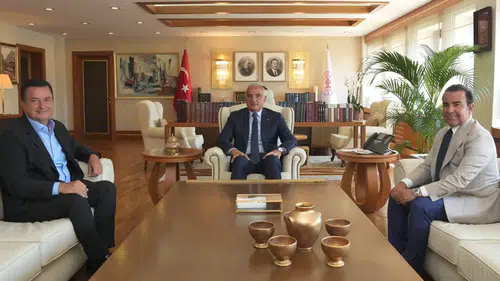 Acun Ilıcalı ve Bakan Ersoy turizm tanıtımı için masaya oturdu