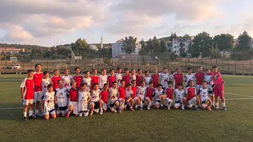 Bilecik'te minik kramponlar sahada dostluk rüzgarları estirdi