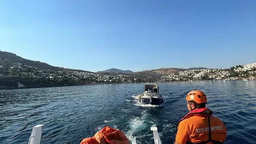 Bodrum açıklarında batan tekne son anda kurtarıldı