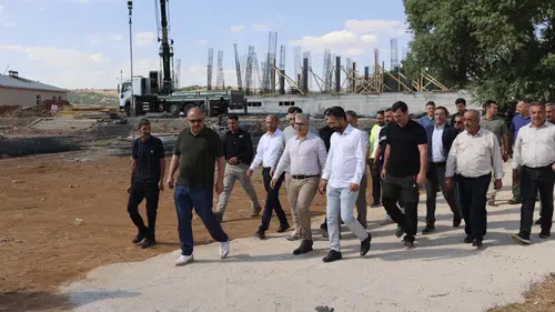 Bingöl Valisi Karlıova'daki okul inşaatlarını denetledi