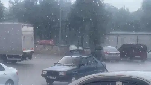 Sivrihisar’da bunaltan sıcaklar yerini sağanağa bıraktı