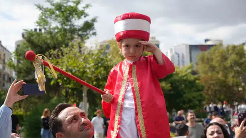 Ankara sokaklarında 30 Ağustos coşkusu: Tarihi yürüyüş Ulus'a uzandı