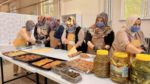 Ağrı'da 7 kadın kurdu, köyün lezzeti siparişe yetişemiyor
