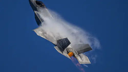 California üzerinde F-35B savaş uçağı yere çakıldı