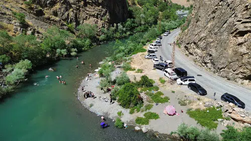 Hakkari’nin saklı cenneti Şine Deresi piknikçileri ağırlıyor
