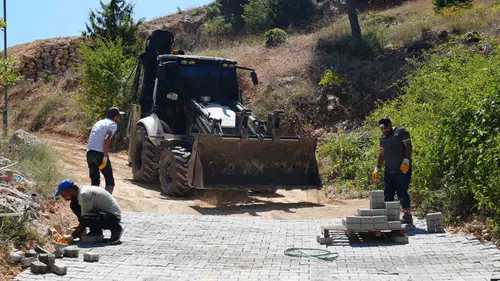 Tarsus’un kırsal yolları tozdan ve çamurdan kurtuluyor
