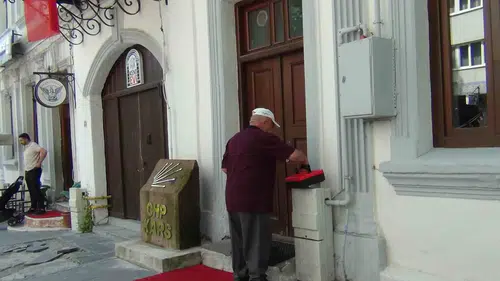 CHP Kars İl Başkanlığı kapısını çilingir açtırdı