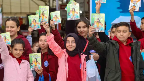 Uşak'ta edebiyat rüzgarı: Binlerce eser ve imza günleri okurları bekliyor