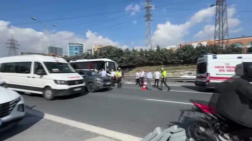 Basın Ekspres yolunda korkunç kaza: Servis minibüsü yayaya çarptı