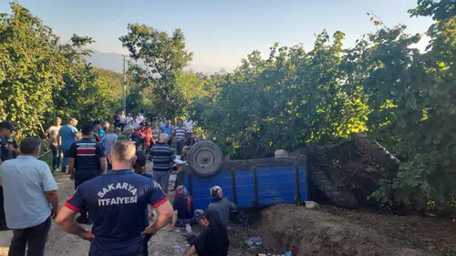 Sakarya'da fındık hasadı yolunda korkunç kaza: 18 işçi yaralandı