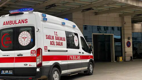Siirt'te fıstık hasadı yolunda büyük panik: Tarım aracı devrildi