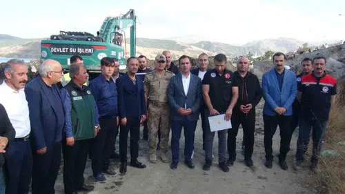 Van Gölü'nün geleceği için dev temizlik operasyonu: Milyonlarca metreküp çamur taşınıyor