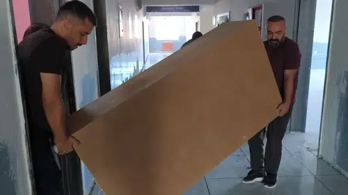 Tebeşiri bıraktılar, boya fırçasını aldılar: Van'da öğretmenlerden fedakarlık dersi