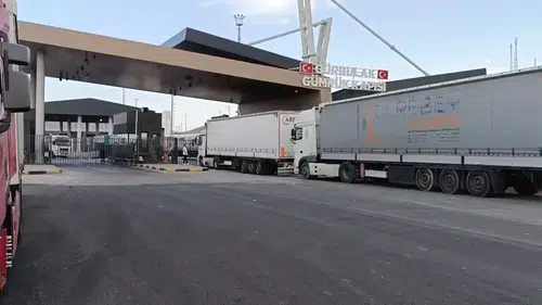 İran sınırında kilometrelerce süren bekleyiş: Gürbulak'ta tır trafiği kilitlendi