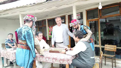 Belediye Başkanı kamera karşısında: Beyağaç'ın tanıtımı için oyunculuk yeteneğini konuşturdu