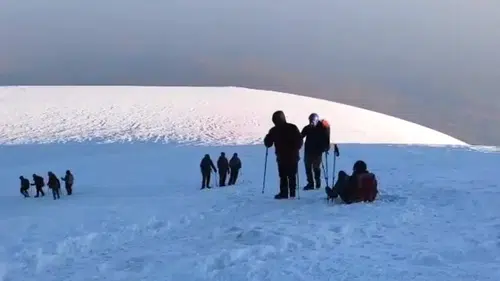 Ağrı Dağı'nın zirvesindeki sessiz tehlike: Buzullar eriyor, tarih tekerrür mü edecek?