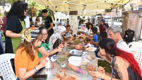 Menemen'de sanatın rotası denizin derinliklerine çevrildi: Çömlekler canlılar için yuva olacak
