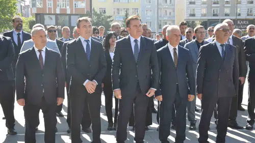 Kars'ta ders zili çaldı: Binlerce öğrenci için yeni maraton resmen başladı