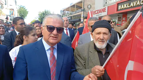 Aksaray sokaklarında yankılanan o ses: Atatürk'ün hatırasını 76 yaşında yaşatıyor