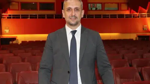 Sahneden idari koltuğa uzanan başarı: Sezai Yılmaz Ankara'nın yeni tiyatro müdürü oldu
