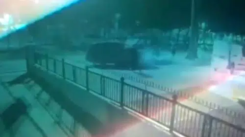 Keçiören'de nefes kesen kovalamaca: Polis aracına çarptı, kaçtığı sokakta yakayı ele verdi
