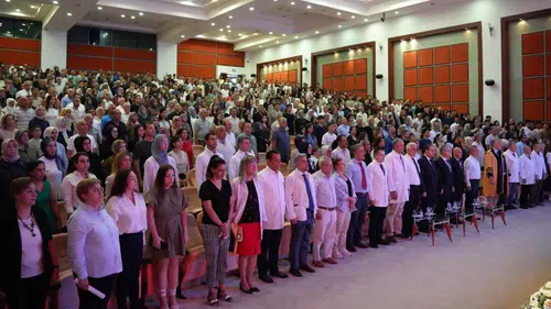 İnönü Üniversitesi’nde Geleceğin Hekimleri İçin İlk Adım: Beyaz Önlükler Gururla Giyildi