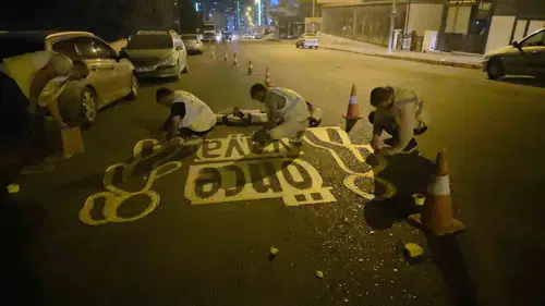 Şanlıurfa'da öğrencilerin güvenliği için gece mesaisi: Okul yolları baştan aşağı yenileniyor