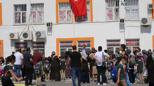 Diyarbakır'da okul bahçelerinde ilk ders zili coşkusu