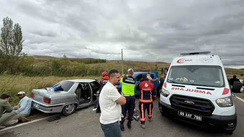 Bayburt'ta yolun ortasında can pazarı: Bir aile yok oldu