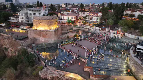 Antalya'nın 2 bin yıllık sessiz tanığı Hıdırlık Kulesi'nde müzik ziyafeti