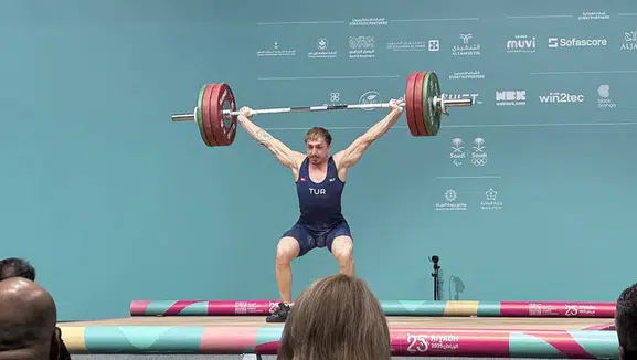 Halterde altın gurur: Yusuf Fehmi Genç Avrupa'nın zirvesine çıktı