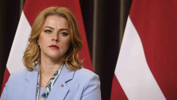 Letonya Başbakanı Silina istifa etti hükümet düştü