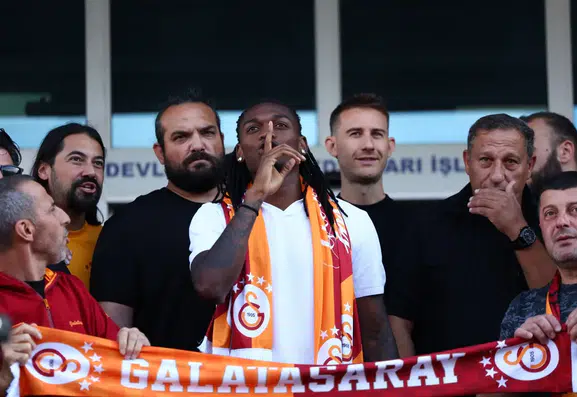 Galatasaray yılın transfer bombasını patlattı: Rafael Leao İstanbul'da